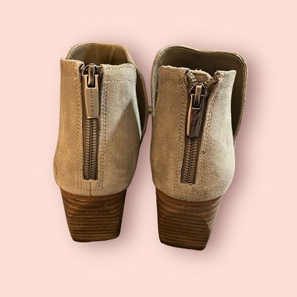 Vince Camuto Taupe Gray Foxy‎ Oiled Suede Ankle Boot Womens Size 7.5M Doralli - Picture 3 of 5